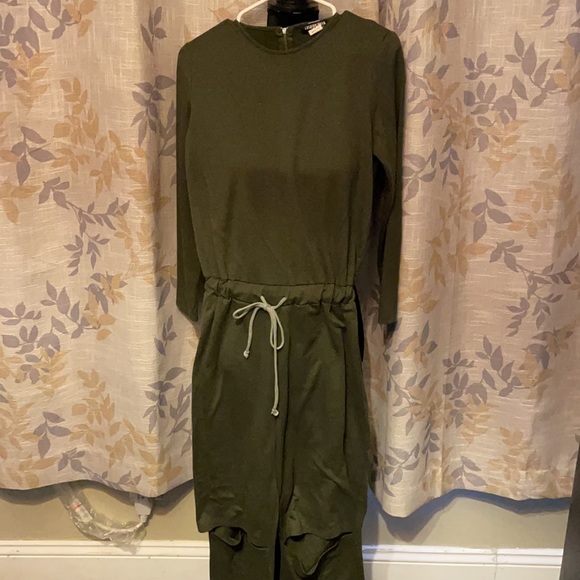 Fashion Nova Jumper with open knees - Picture 3 of 5